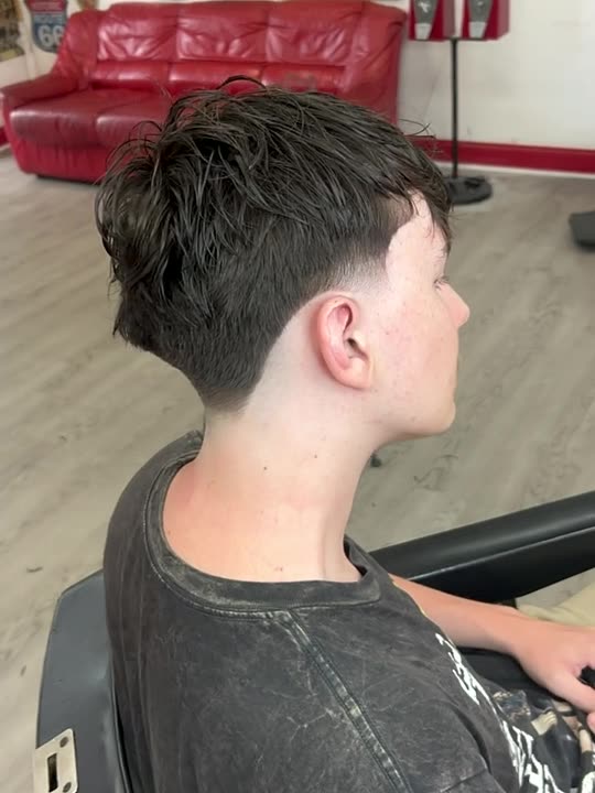 Textured crop with a clean taper